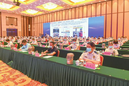 織密消防安全網(wǎng)，護(hù)航商業(yè)繁榮路——全國(guó)大型商業(yè)綜合體消防安全管理示范創(chuàng)建工作現(xiàn)場(chǎng)會(huì)在并召開